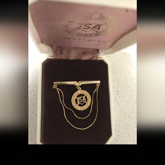 Pre- Owned Japan Softball Association Cuff links & Pin/ Brooch - Picture 5 of 10